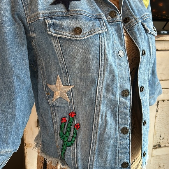 Guess cropped raw hem 3/4 sleeve hippie patches star cactus peace jean jacket - Picture 3 of 16